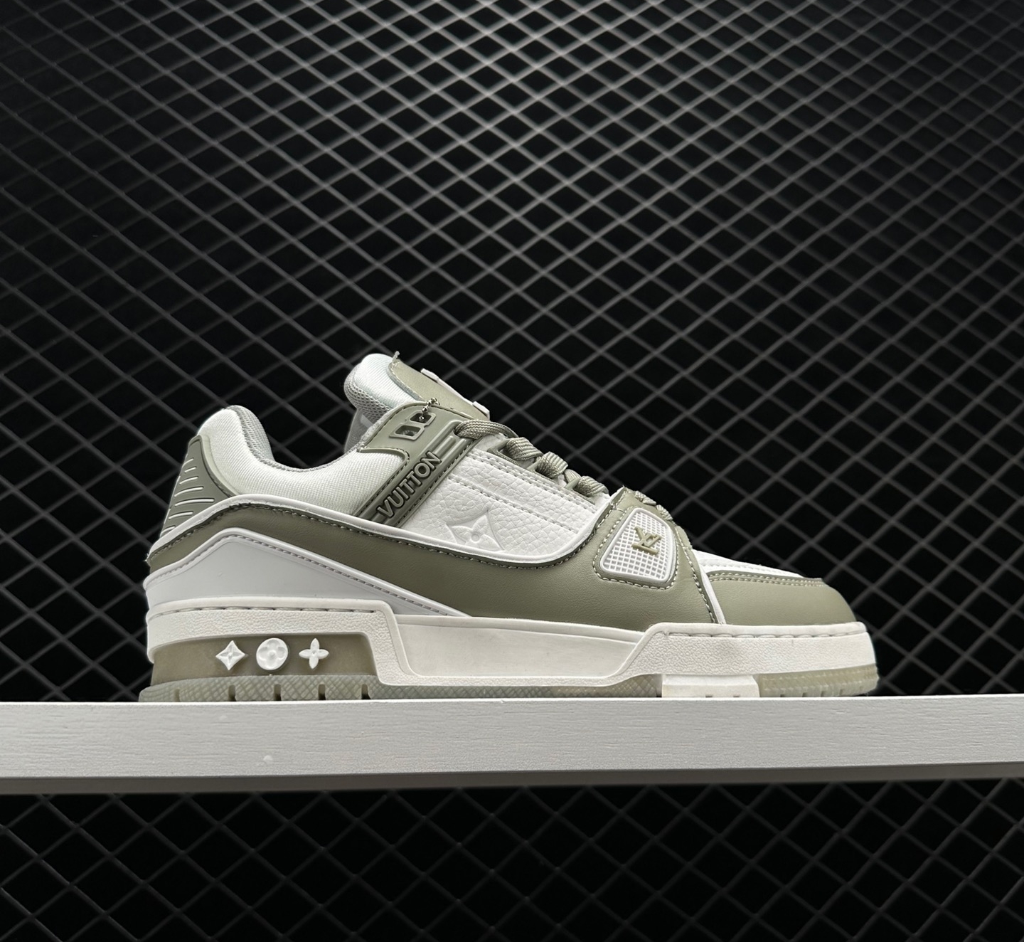 Louis Vuitton Grey Trainer Sneaker Low: Premium Fashion Footwear