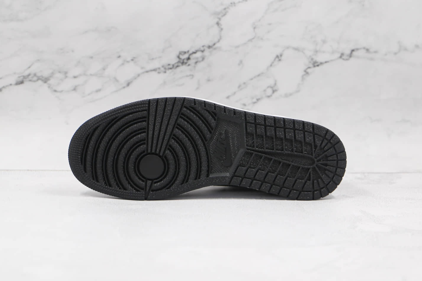 Exclusive Air Jordan 1 Low SE 'Silver Toe' DA5551-001 – Sleek and Stylish Sneakers