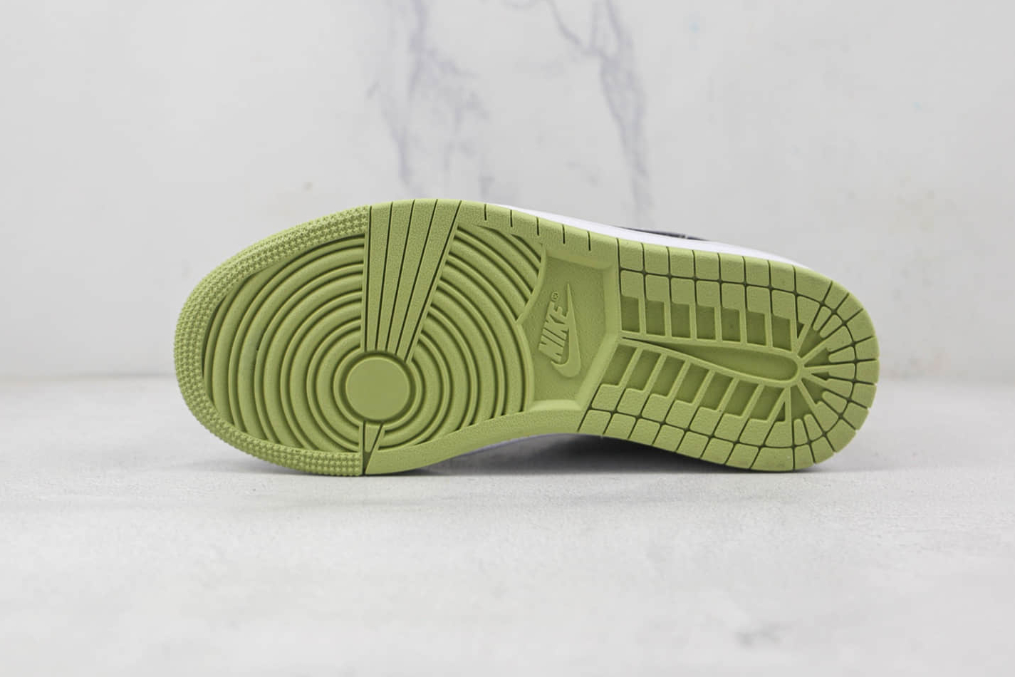 Air Jordan 1 Low SE 'Vivid Green Snakeskin' DX4446-301 - Striking Green Snakeskin Design for Sneaker Enthusiasts!