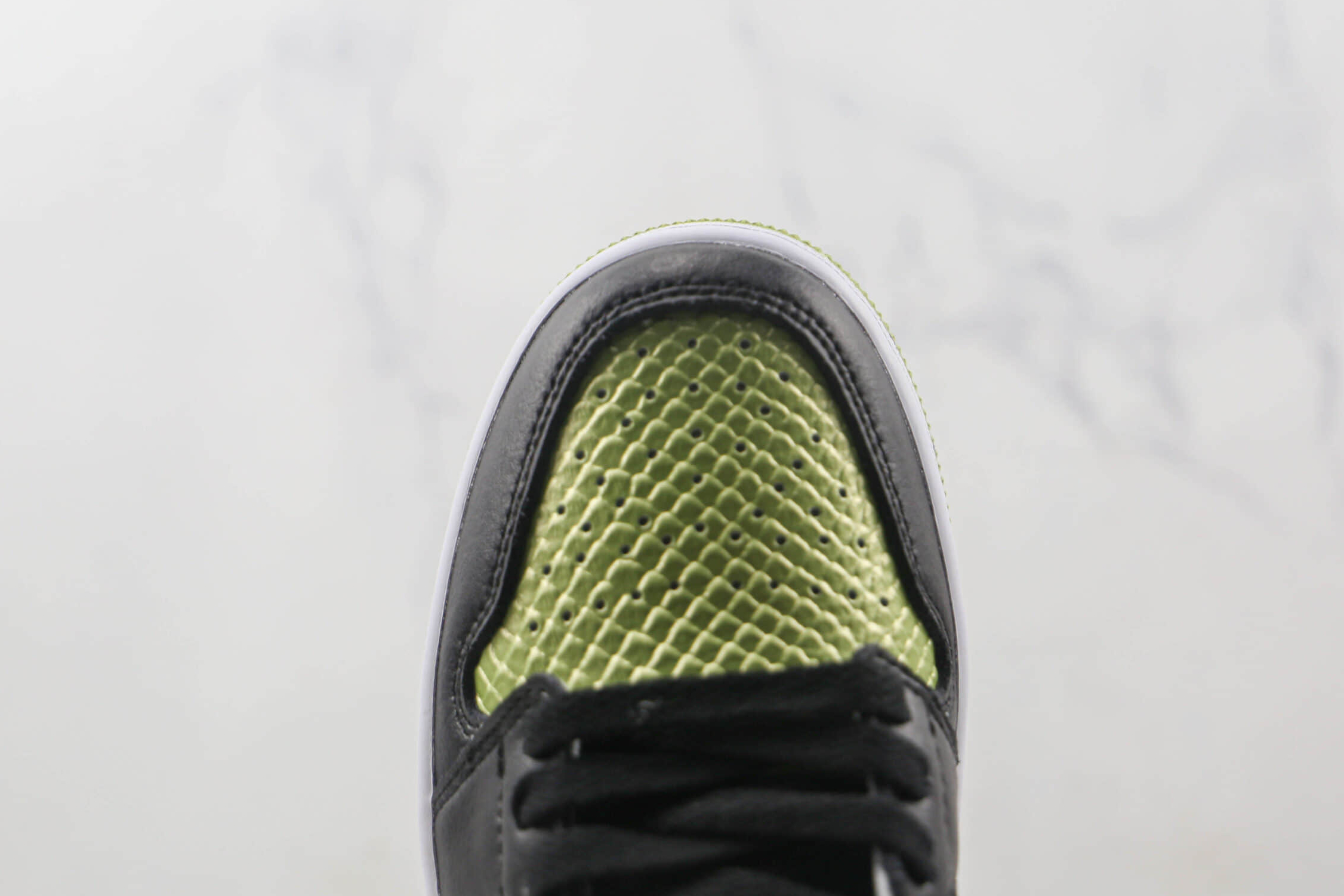 Air Jordan 1 Low SE 'Vivid Green Snakeskin' DX4446-301 - Striking Green Snakeskin Design for Sneaker Enthusiasts!