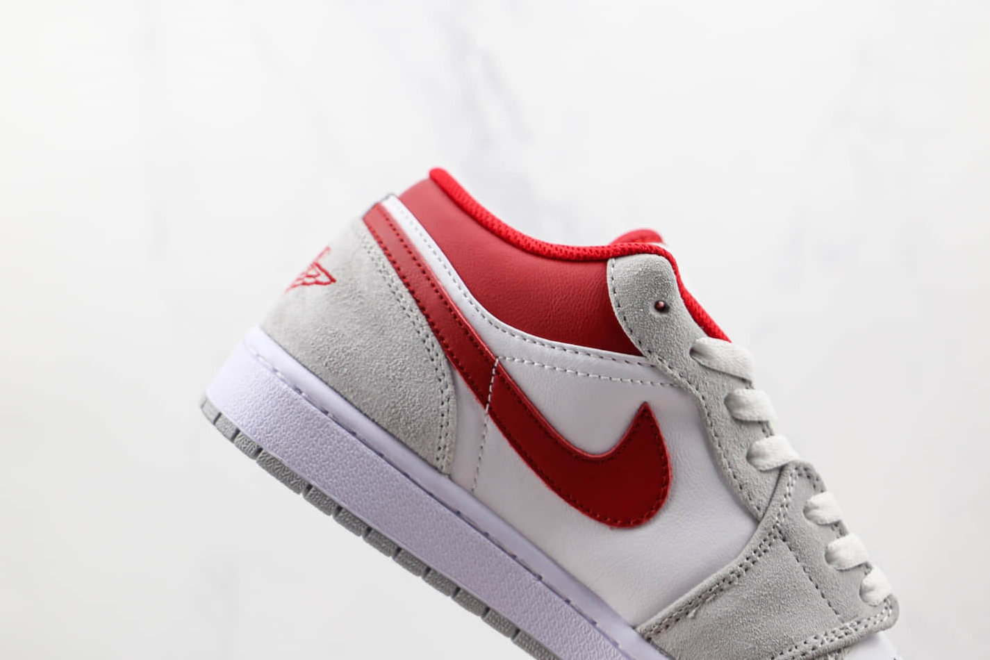 Air Jordan 1 Low SE 'Light Smoke Grey Gym Red' DC6991-016 - Stylish and Iconic Sneakers